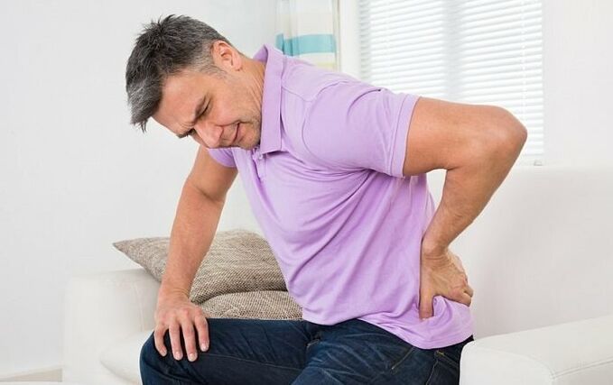 Bolečina v medenici je pogost simptom kroničnega prostatitisa pri moških
