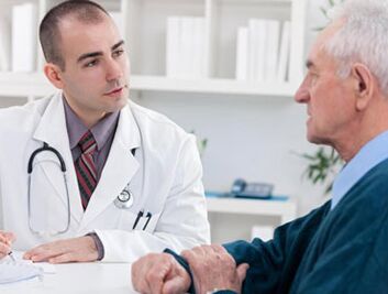 Moški s simptomi prostatitisa se mora najprej posvetovati z urologom